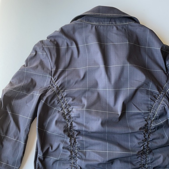 ATHLETA Tulum Ruched Plaid Snap Front Top. Size XS - Picture 8 of 11